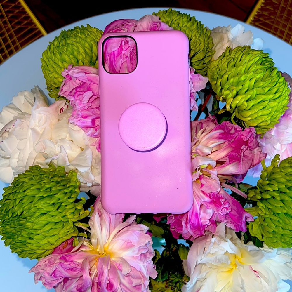 Apple Otter + Pop Figura Lavender Sour iPhone 11 Pro Max case – like new!